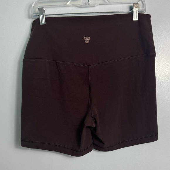 Aritzia TnaBUTTER Cheeky Hi-Rise 5" Short Brown Size XL - Picture 2 of 7